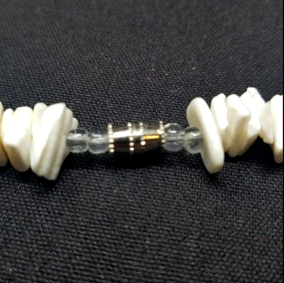 PINK AND WHITE PUKA SHELL NECKLACE - Picture 2 of 3